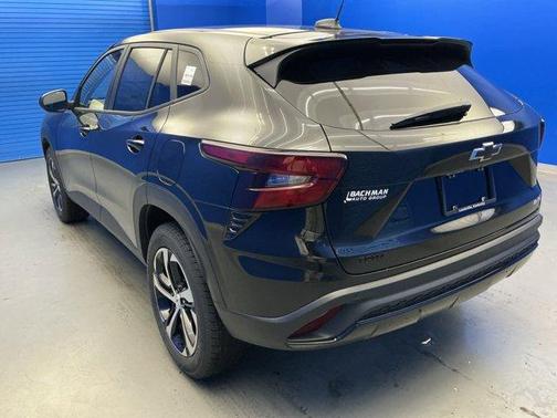 Mosaic Black Metallic 2026 Chevrolet Trax 1RS
