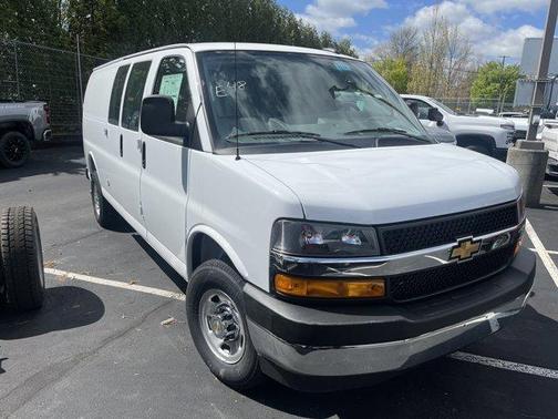 2025 Chevrolet Express 3500 Work Van