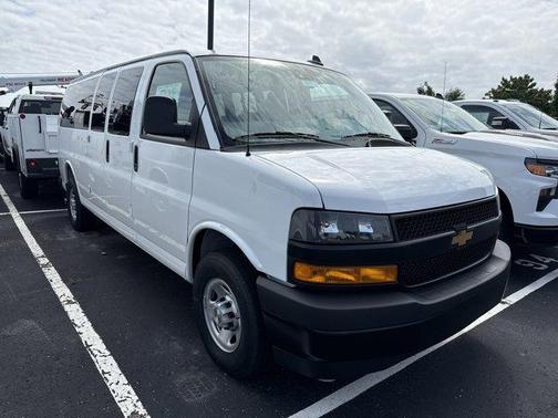 2025 Chevrolet Express 3500 LS