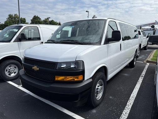 2025 Chevrolet Express 3500 LS