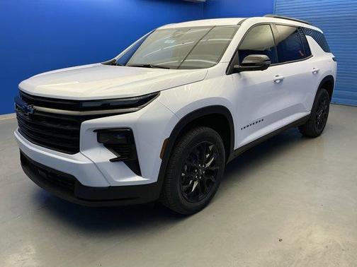 Summit White 2026 Chevrolet Traverse LT