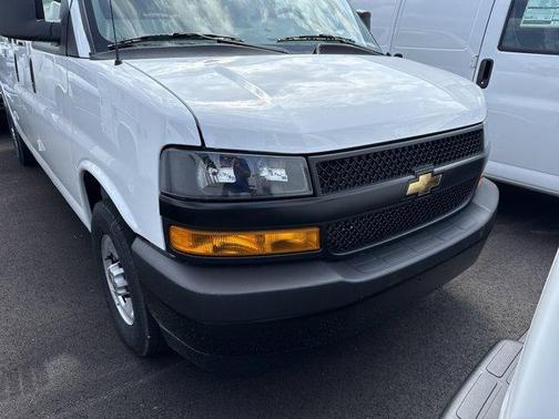 2025 Chevrolet Express 3500 LS