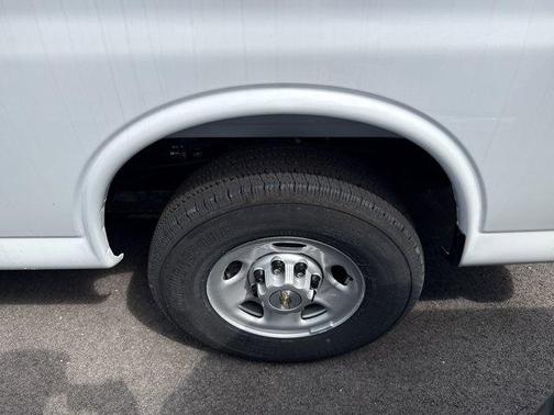 2025 Chevrolet Express 3500 LS