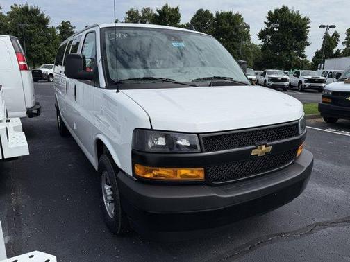 2025 Chevrolet Express 3500 LS