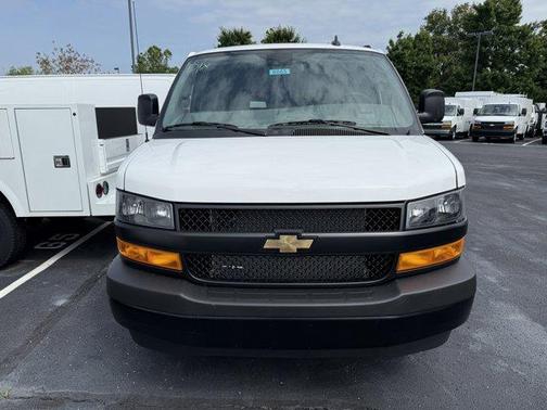 2025 Chevrolet Express 3500 LS