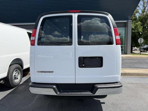 Summit White 2026 Chevrolet Express 3500 Work Van