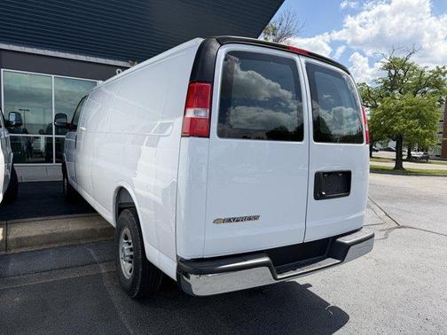 Summit White 2026 Chevrolet Express 3500 Work Van