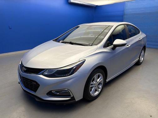 Silver Ice Metallic 2018 Chevrolet Cruze LT