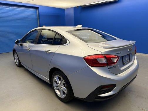 Silver Ice Metallic 2018 Chevrolet Cruze LT