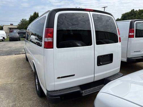 2025 Chevrolet Express 3500 LS