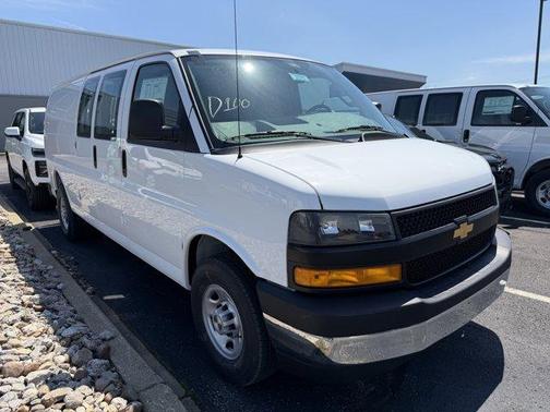 Summit White 2026 Chevrolet Express 3500 Work Van