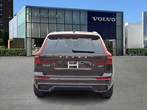 2026 Volvo XC60 Plus