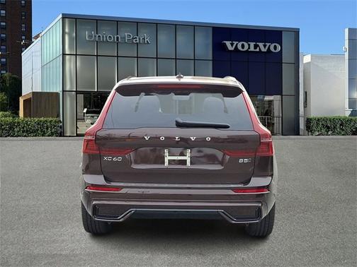 2026 Volvo XC60 Plus