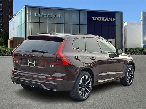 2026 Volvo XC60 Plus