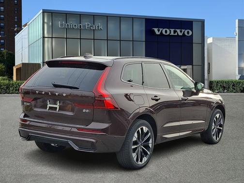2026 Volvo XC60 Plus