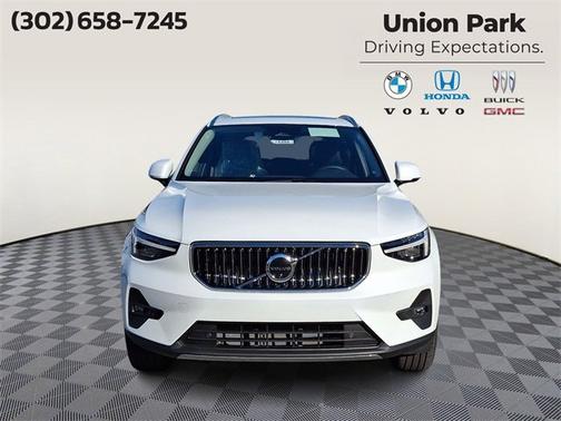 2025 Volvo XC40 Ultra Bright Theme