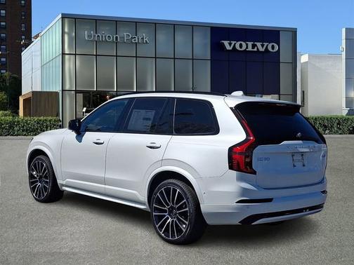 Crystal White Pearl 2026 Volvo XC90 Ultra Dark Theme
