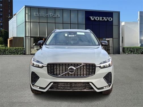 2025 Volvo XC60 Core