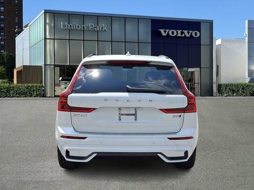 2026 Volvo XC60 Plus