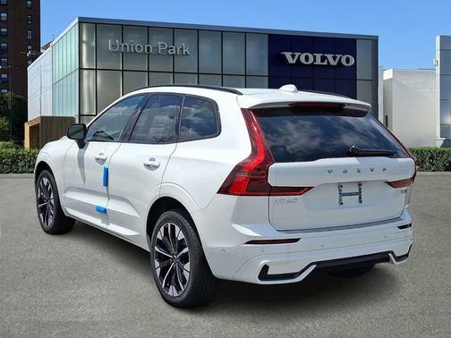 2026 Volvo XC60 Plus