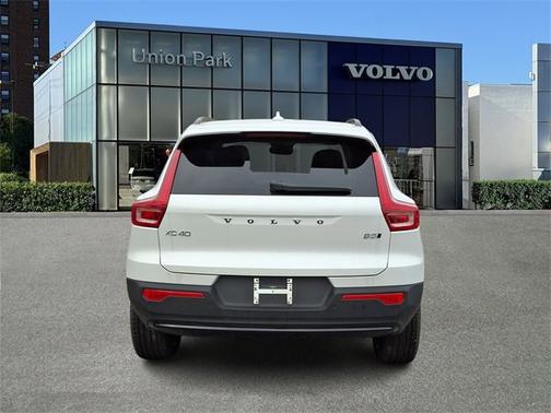 2025 Volvo XC40 Ultra Dark Theme