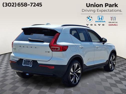 Crystal White Metallic 2023 Volvo XC40 Plus Dark Theme