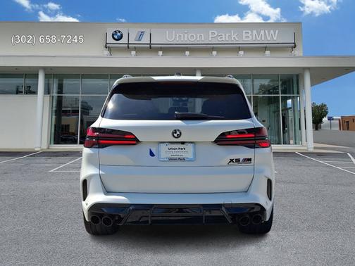 Mineral White Metallic 2025 BMW X5 M Competition