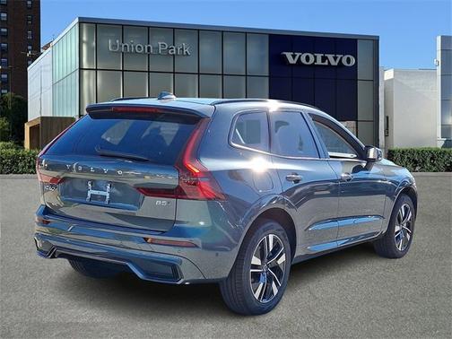 2026 Volvo XC60 Plus