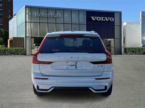 2026 Volvo XC60 Plus