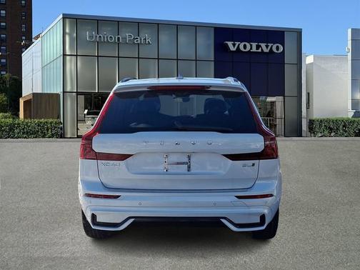 2026 Volvo XC60 Plus