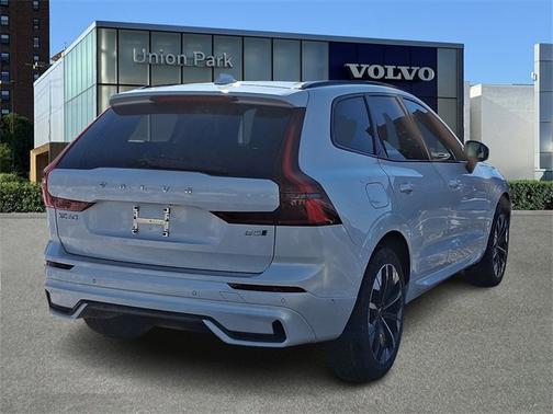 2026 Volvo XC60 Plus