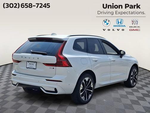Crystal White Metallic 2026 Volvo XC60 Plus