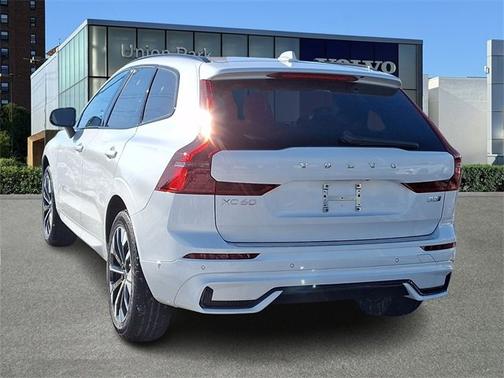 2026 Volvo XC60 Plus