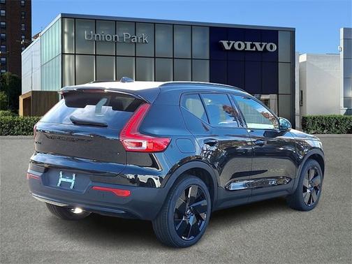 2026 Volvo XC40 Ultra Black Edition