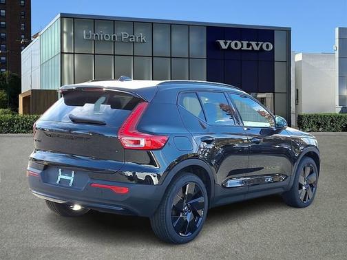 2026 Volvo XC40 Ultra Black Edition