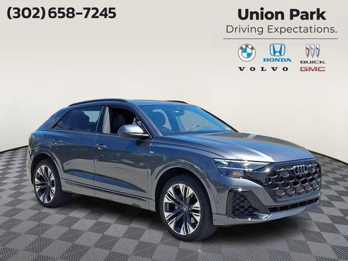 Daytona Gray Pearl Effect 2025 Audi Q8 Premium Plus