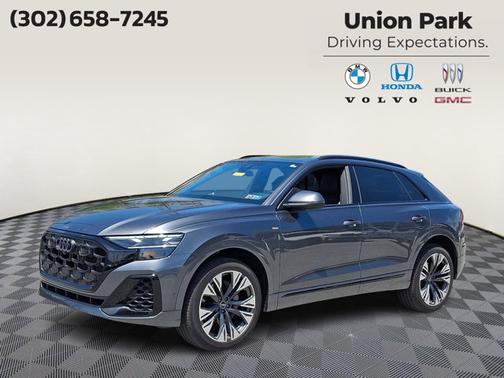 Daytona Gray Pearl Effect 2025 Audi Q8 Premium Plus