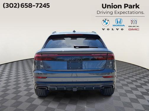 Daytona Gray Pearl Effect 2025 Audi Q8 Premium Plus