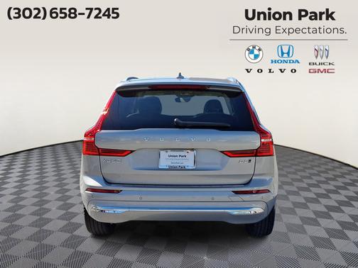 2023 Volvo XC60 Plus Bright Theme