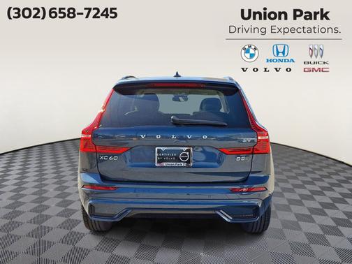 2023 Volvo XC60 Plus Dark Theme