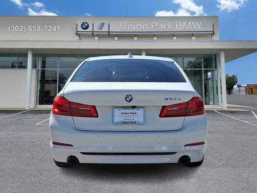 Alpine White 2018 BMW 530e xDrive iPerformance