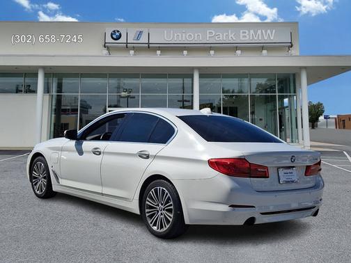 Alpine White 2018 BMW 530e xDrive iPerformance