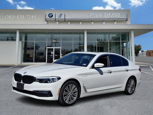Alpine White 2018 BMW 530e xDrive iPerformance