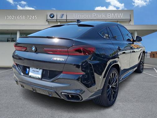 Black Sapphire Metallic 2022 BMW X6 M50i