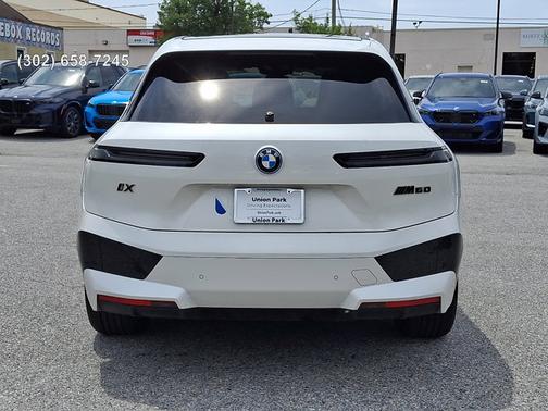 Mineral White Metallic 2023 BMW iX M60
