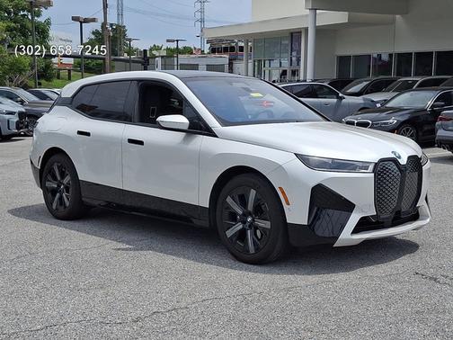 Mineral White Metallic 2023 BMW iX M60