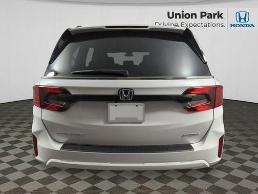 Platinum White Pearl 2026 Honda Odyssey Sport-L