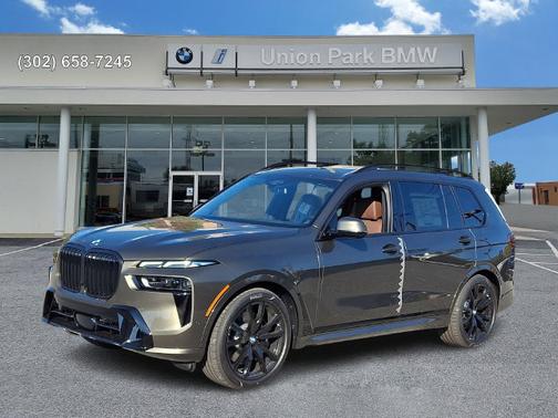 Manhattan Green Metallic 2027 BMW X7 xDrive40i