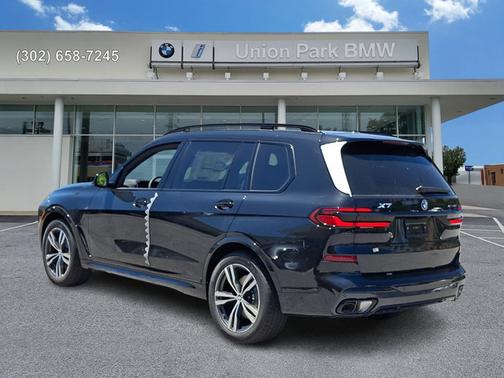Black Sapphire Metallic 2027 BMW X7 xDrive40i