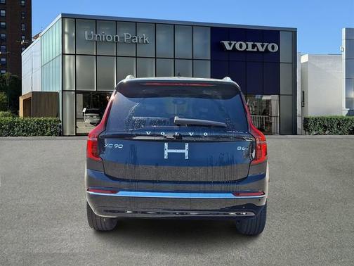 Onyx Black Metallic 2026 Volvo XC90 Ultra